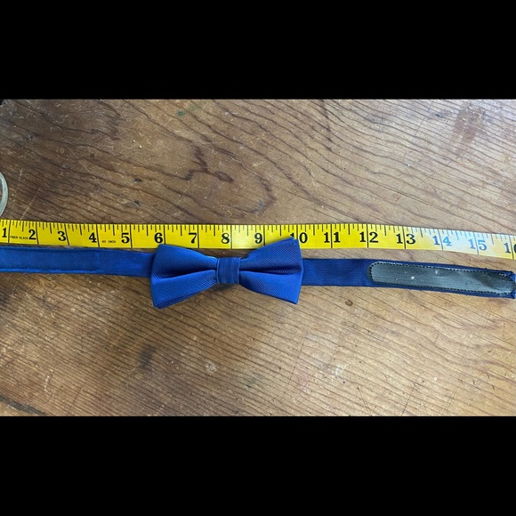 Child’s navy blue bow tie Velcro closure - Picture 2 of 2